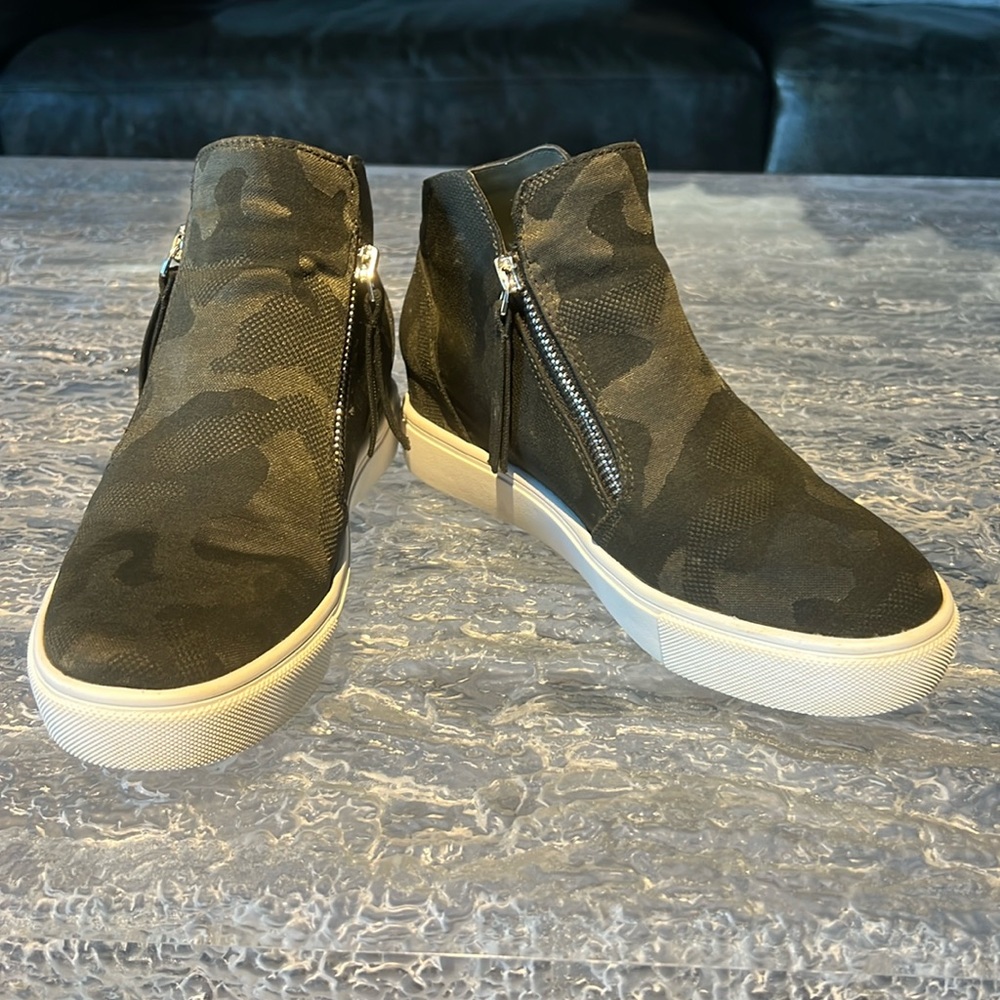 Steve Madden wedge Camo ankle boots